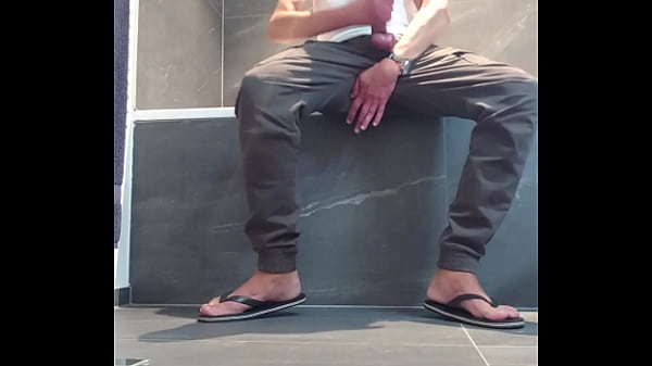 Needy Yank In Flip Flops