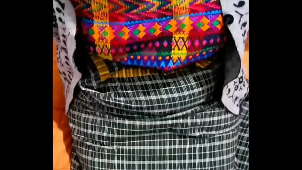 Mi Tia De Guatemala Me Descubre Mientras La Espio Y Terminamos Chimando, Al Final Ya No Aguanto Tuve Que Darle Despacio