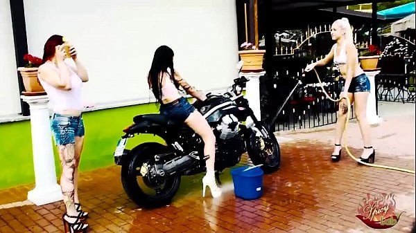 Bike Wash - Tre Gnocche Per Capitano Eric E La Sua Moto Con Mary Rider E Luna Dark