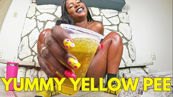 Yummy Yellow Pee With Goddess Ava Racks