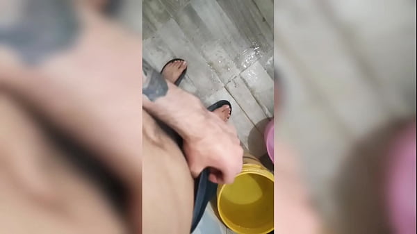 Joven Hetero Graba Video Masturbando Sus 19cm De Verga Para Su Novia !