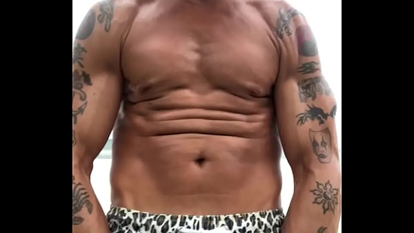 RIPPED BOD ITALIAN PORN STAR MAXXX LOADZ