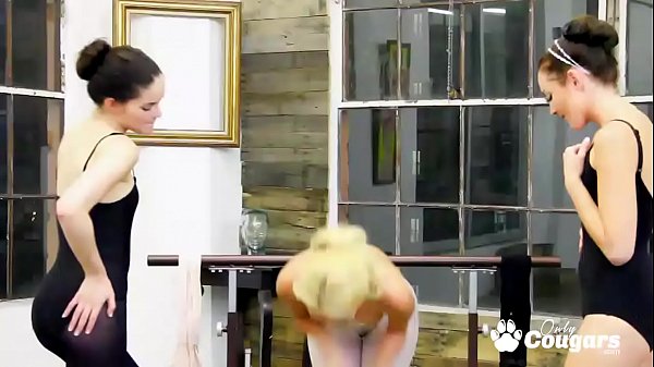 Hot Gfs Have A Lesbian Threesome After Dance Class