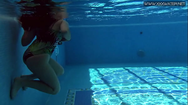 Spanish Pornstar Diana Rius Is Aroused In The Pool