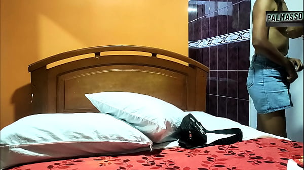 Flaquita Con El Hoyo Apretado, Recibe Su Primera Vez Por El Culo: "¡Por Mi Culito No! ¡Lo Tengo Muy Apretado! ¡Échale Más Lubricante! Sexo Casero Actual.