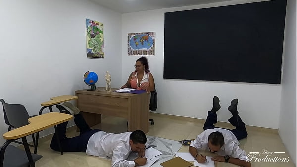 3some In The University With The Teacher Roxana / Roxana Caputo - Daniclarkoficial