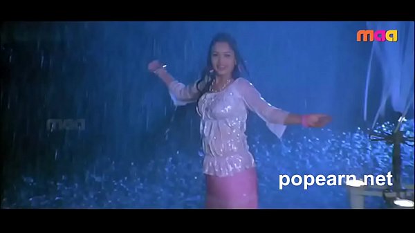 Pretty Cutie Savorring At Night At Park From Telugu Movie Ee Vayasulo