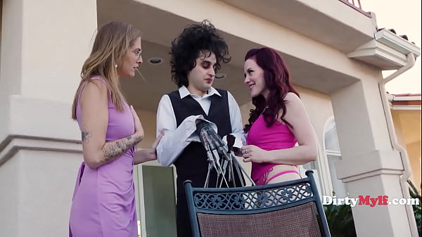 Green Thumb Edward Lodges His Long Thumb In 2 Sexy Thirsty Matures - Jessica Ryan, Annie King, Elias Cash