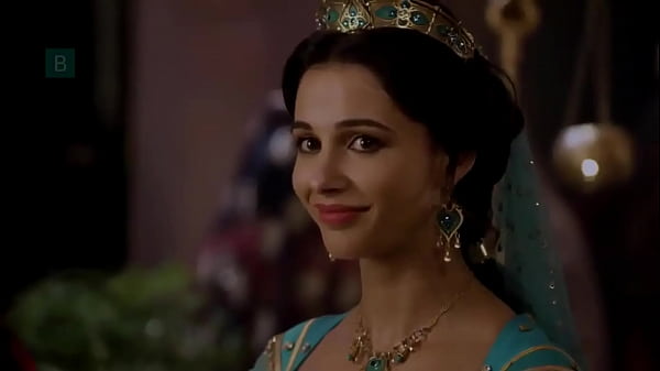 Naomi Scott Hot