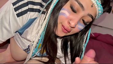 ARGENTINA Trola Come Verga Mirando El Partido