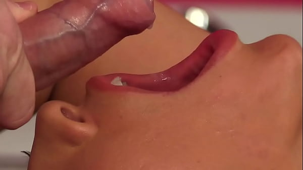 Load In Lips Slowmo