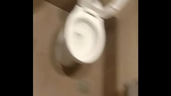 Dinapuan Ng Libog Sa Mall Kaya Kinantot Sa CR