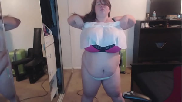 SSBBW Lexxxi Luxe Poses And Disrobes For Webcam Fans
