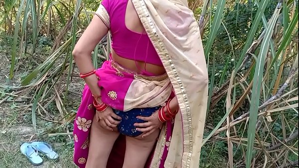जंगल के किनारे गांव की गर्लफ्रेंड जंगल की झाड़ी रास्ते में चोद दिया