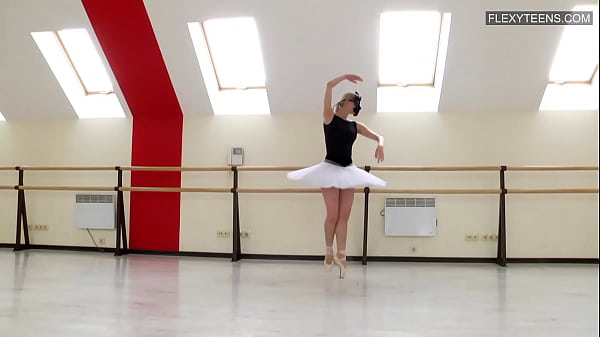 Manya Baletkina Flaunts Astonishing Flexibility