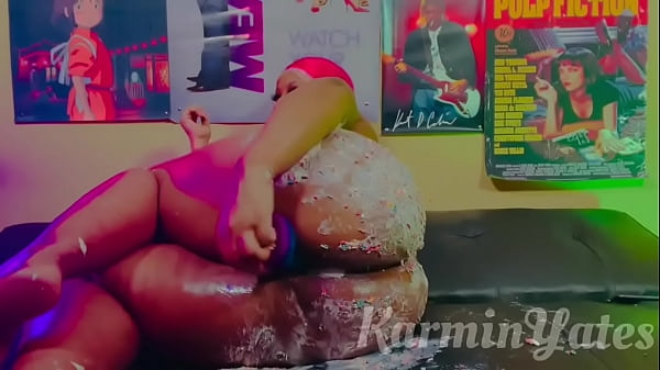 CREAMING EBONY FUCKIN HONEYPOT