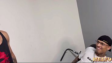 MC LIBERA A NAMORADA FUNKEIRA PRA MALHAR E ELA ACABA DANDO CHÁ DE BUCETA PRO PERSONAL