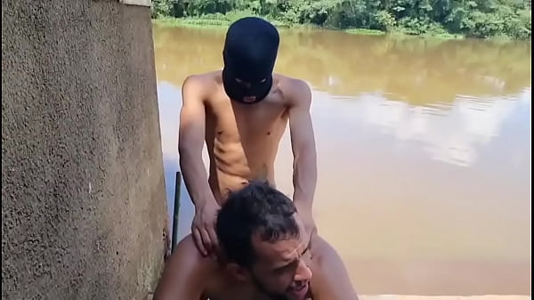 Mascarado Cavalo Acabou Com Meu Cu Na Beira Do Rio