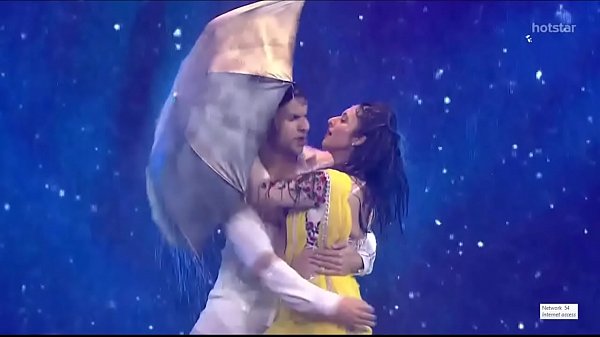 Divyanka Tripathi Navel Treat In Rain Song,Hottest Performance Ever!