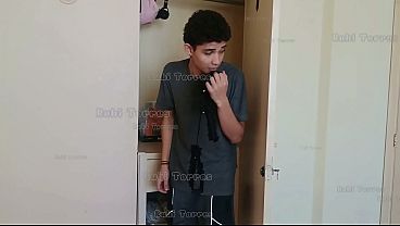 Peguei O Safado Do Meu Meio Irmão Cheirando Minha Calcinha No Guarda Roupa E O Castiguei Dando A Buceta Pra Ele COMPLETO NO RED