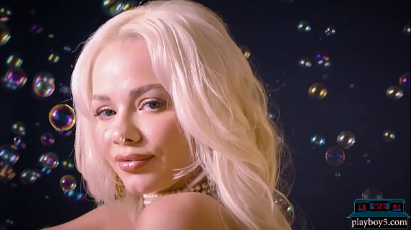 Smoking Golden-haired Chick Elsa Jean Gets Stripped In A Large Bowl And Looks Gorgeous