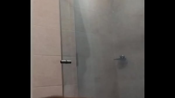 Me Masturbe Muy Delicioso En La Ducha Y Me Salió Un Gran Chorro De Semen