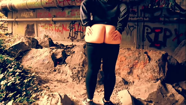 Public Exhibitionist Fat Cheeks Mother