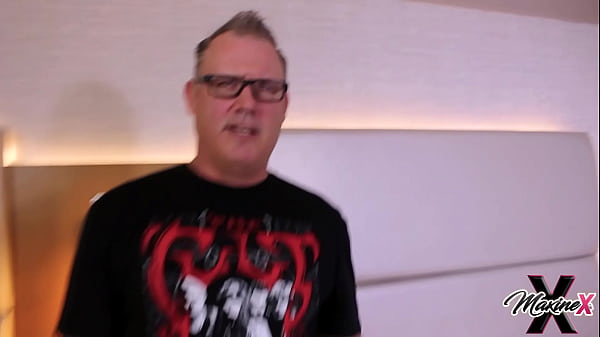 Asian HotWife Got A Special Delivery! Tommy Utah Screws Maxine X!
