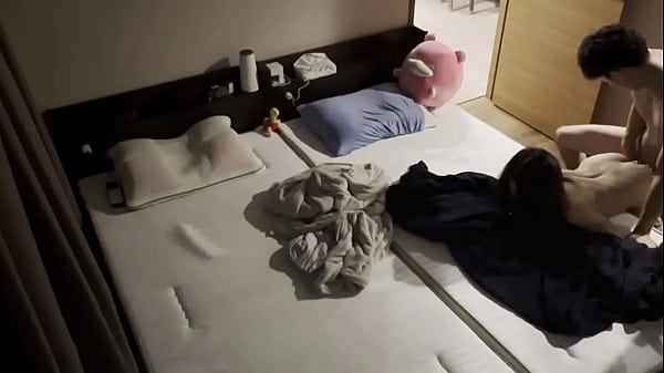 目が覚めた瞬間からSEXしちゃうお盛んな新婚夫婦朝から感度が良すぎて痙攣絶頂　ハメ撮り　はめどり　正常位　デカ尻　喘ぎ声　淫乱　人妻　巨乳　美少女　かわいい　個人撮影　素人　日本人　えむゆみ