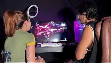 Animei Ele Enquanto Joga Mortal Kombat, Quem Perder Tira A Roupa