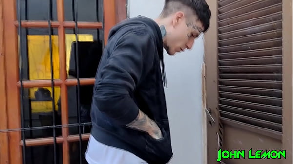 Llaves Perdidas? Me Follo A Mis Amigas A Traves De La Reja - FFM Ft Mei Pang & Blaze Rager