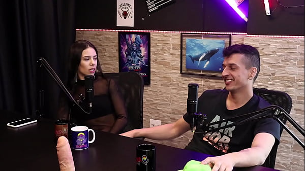 Gostosa Mostra A Bunda E Ele Deseja Ver Sua Mulher Dando Pra Outro Homem - Dieni Gaúcha E Pedro Albuquerque