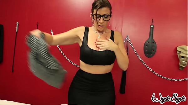Fishnets On Top Sara Jay Straddles Slurps & Works BBC Dirk Colossal!