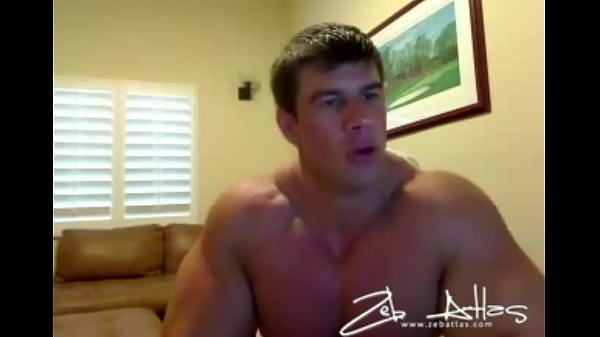 Zeb Atlas Frende A La Camara Web Dandose Unas Tremendas Jaladas
