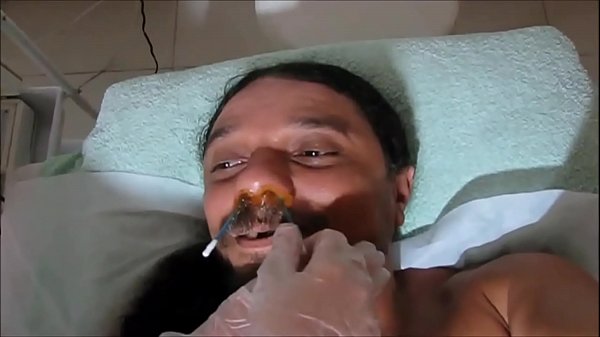 Depilando O Bigode Com Cera Quente Para Gravar Porno Beijando As Ninfetinhas Novinhas