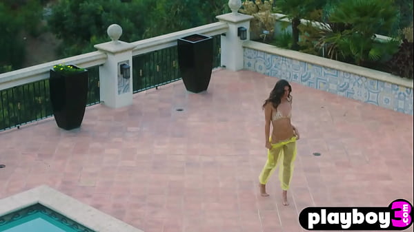 Big Ass Latina Exposing Stunning Figure While Posing Stripped In The Pool