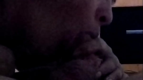Japa Ninfeta Chupando A Pica Do Seu Meio-irmão Escondido Enquanto Todos Dormem Ao Lado, Ainda Engoliu A Leite