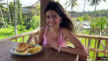 Chick Asks Waiter To Drape Her Face With Cum In Public Cafe To Eat Burger