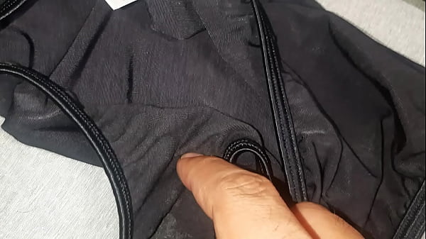 Me Vine Sobre Los Calzones Rojos De Mi Amiga