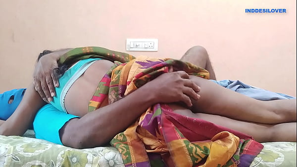 छिनाल आंटी ने ड्राइवर का लंड चूसा और बुर में घुसाया