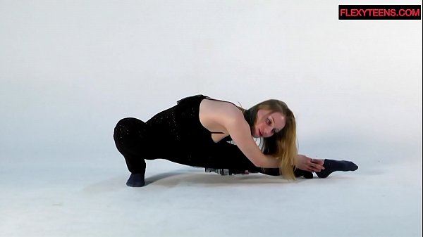 Sofya With Enormous Saggy Knockers Does Blazing Gymnastics