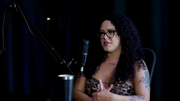 Duas Gostosas Mostram Seus Peitos Depois De Falar Que Ficou Preocupada Com Stalker, As Pessoas Não Se Abrem Para Experiências - Brunna Cute (WATCH ON: SHEER/RED)
