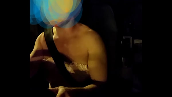 De Carro Exibindo Os Seios