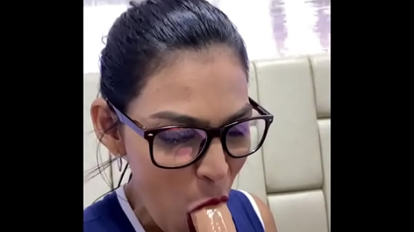 Mature Cachonda Encuentra Juguete Para Saciarse