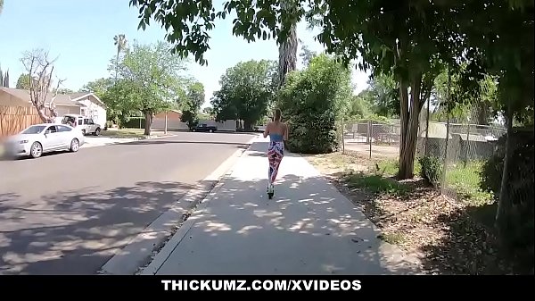 Thickumz - Fit Blond Vixen Kenzie Madison Twerks Her Ass All Over Town