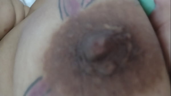 Mary Esposa Cadelona Se Arreganhando Inteirinha, Mostrando Detalhes Do Seu Corpo, Ultra Closes Do Cú, Da Buceta E Tetas, O Marido Corninho Abre Ela Inteira Pra Vocês Admirarem