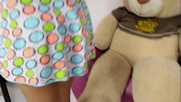 Pequeña Latina De Tetas Pequeñas