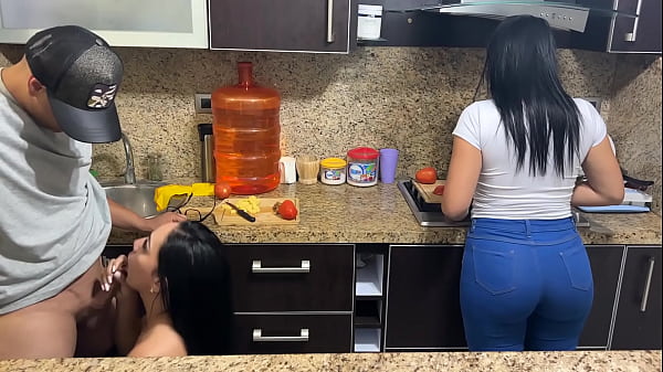 Mis 2 Madrastras Hermosas Cocinandome En Bikini Porque Tienen Que Darme De Comer De Su Carne Desayuno Almuerzo Y Cena