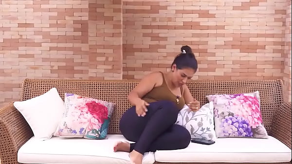 Simone Da Dupla Simone E Simaria Mostrando O Tamanho Da Bunda