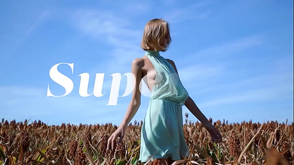 Slim Girl Hannah Ray Delights Us With Her Body - SUPERBE
